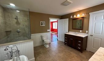 11 Treat St, Belfast, ME 04915