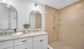 12 Hayes St 1, Acushnet, MA 02743