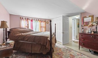 81 Richardson St, Bath, ME 04530