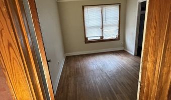 140 S 4th St, Albion, IL 62806