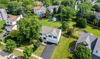 235 Aberdeen Dr, Algonquin, IL 60102
