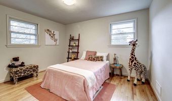 5704 RADNOR Ct, Bethesda, MD 20817