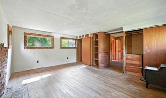 570 McGrath Pond Rd, Belgrade, ME 04917
