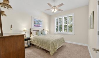 6903 Crestpoint Dr, Apollo Beach, FL 33572