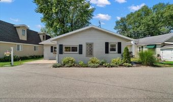 6731 Campau Lake Dr SE, Alto, MI 49302