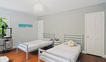 5320 ALBEMARLE St, Bethesda, MD 20816