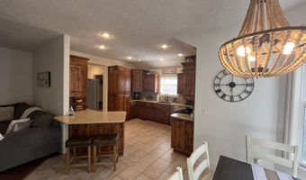 1025 Nickolas St, Aurora, MO 65605