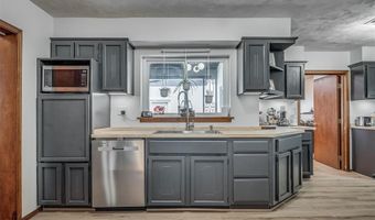 4004 N Thompkins Ave, Bethany, OK 73008