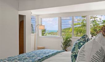 47-348 Mawaena St, Kaneohe, HI 96744