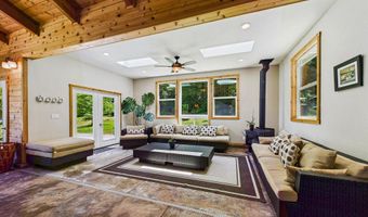 186 Lindholm Ln, Arcata, CA 95521