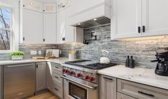 35 Beech Crest Rd, East Greenwich, RI 02818