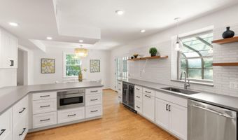 6010 BENALDER Dr, Bethesda, MD 20816
