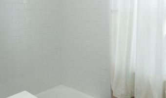 8 AUBURN Ct #A, Alexandria, VA 22305