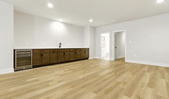 8202 MOCKINGBIRD Dr, Annandale, VA 22003