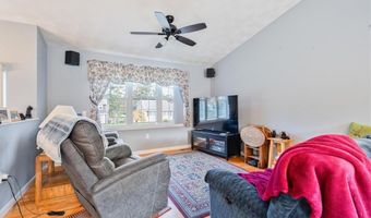 80 TOMAHAWK Trl, Cranston, RI 02921