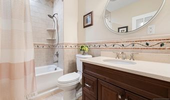 7 Newton Pl, Allendale, NJ 07401