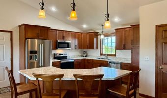 1798 Tiger Ridge Dr, Albert Lea, MN 56007