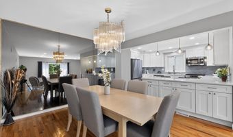 7 Gregg Ln, Bayonne, NJ 07002
