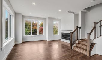 6940 ROCKLEDGE Dr, Bethesda, MD 20817