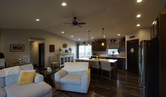 1127 NE 32nd Ave, Aberdeen, SD 57401