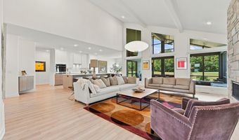 2104 Golfview Dr, Auburn, IN 46706
