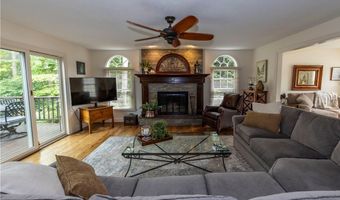 300 Lakeview Cir, Aurora, OH 44202