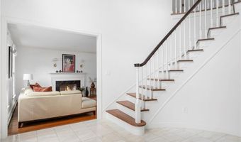 215 Watch Hill Dr, East Greenwich, RI 02818