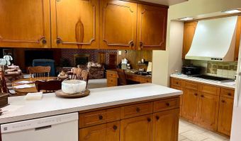 1203 Oak Ave, Aurora, MO 65605