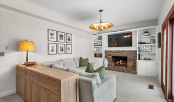 2012 N Yale Ave, Arlington Heights, IL 60004