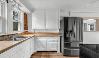 22 Parker St, Bangor, ME 04401