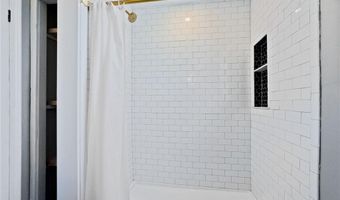 32 Richmond St 1, Bristol, RI 02809