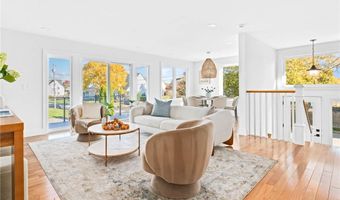 91 Houston Ave, Newport, RI 02840