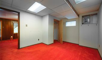 50 W Oak Hill Dr, Ballwin, MO 63021