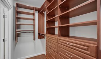 1818 POTOMAC GREENS Dr, Alexandria, VA 22314
