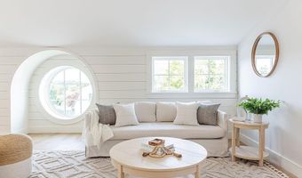 84 Coggeshall Ave, Newport, RI 02840