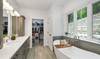 40 Christian Hill Rd, Amherst, NH 03031