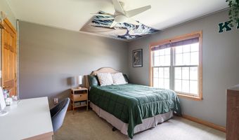 8866 Deer Run Dr, Allenton, WI 53002