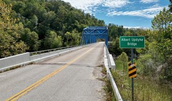 233 River Rd, Beattyville, KY 41311