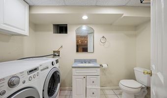 35 Hilldale Rd, Albertson, NY 11507