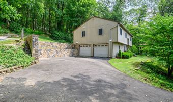 13 Tommys Ln, Brookfield, CT 06804