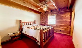 300 Round Up Ln, Bakersfield, MO 65609