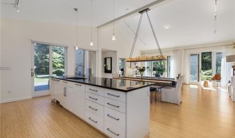 621 E Shore Rd, Jamestown, RI 02835