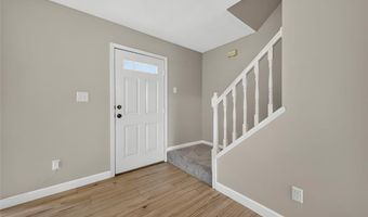 1592 Greenfield Crossing Ct, Ballwin, MO 63021