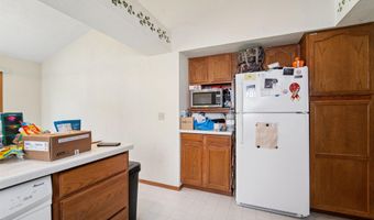 1670 W ROSELAWN Dr, Appleton, WI 54914