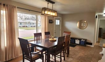 210 E Maple St, Beresford, SD 57004