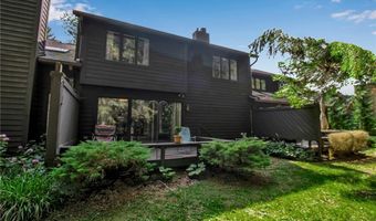 88 Breezewood Cmn, Amherst, NY 14051