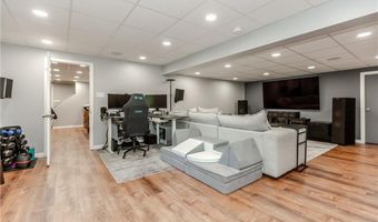 33 Rosewood Ln, Cumberland, RI 02864