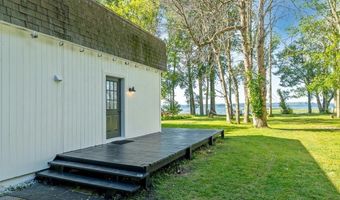 81 Mud Pt S, Alburgh, VT 05440