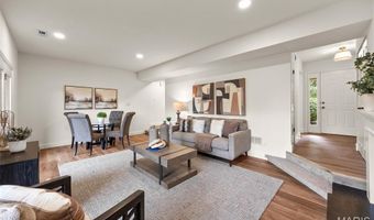 1026 Claytonbrook Dr, Ballwin, MO 63011