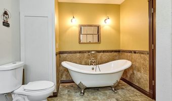 10093 Wiseacre Ln, Aurora, OR 97002